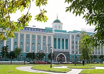 Входная группа УдГУ - Удмуртский Государственный Университет.  Университетская,  1